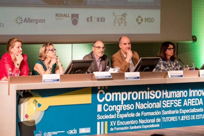 Pilar-Rodríguez-Ledo-Isabel-Bermúdez-de-la-Vega-Jesús-Morán-Barrios-Álvaro-Mª-Pomarez-y-Alicia-Ávila-López-en-el-III-Congreso-Nacional-de-Sefse-Areda-en-La-Coruña.-1024×682